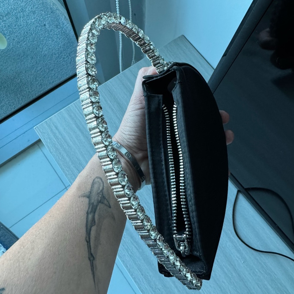Heart-Shaped Black Clutch with Rhinestone Handle - Picture 4 of 8